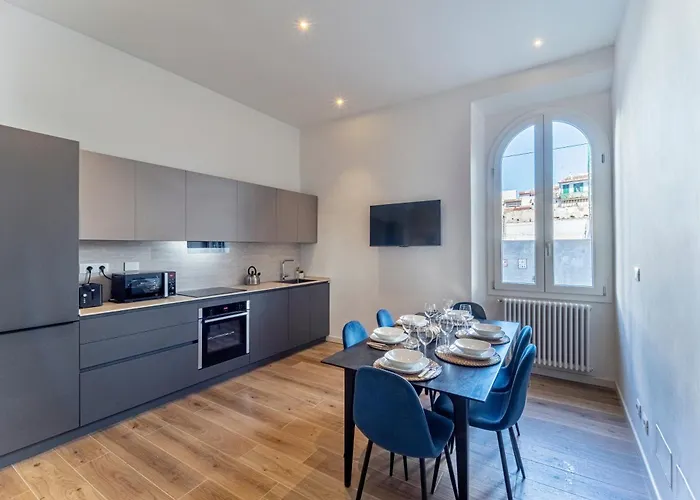Unyca - Elegant 3-bedroom In Apartament