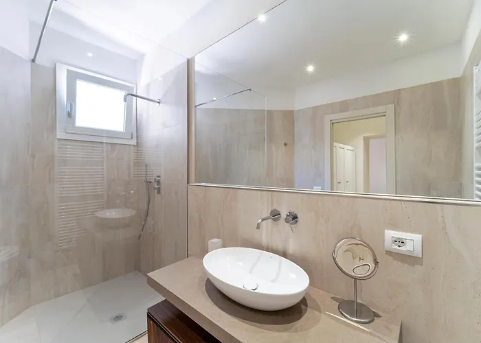 Unyca - Elegant 3-bedroom In Florencja