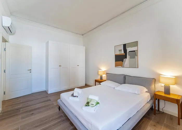 Unyca - Elegant 3-bedroom In Apartament *